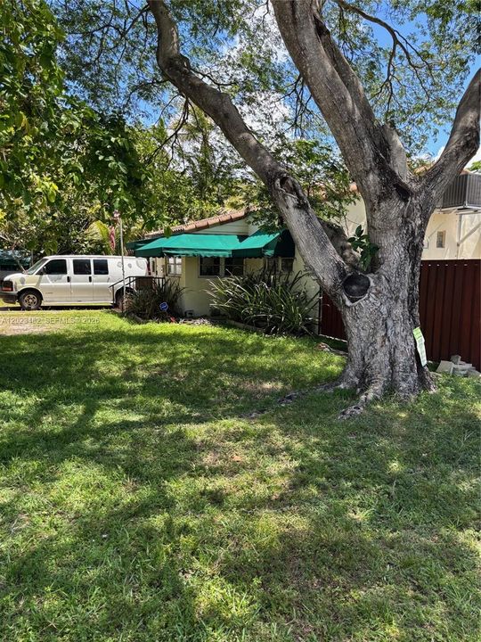 For Sale: $419,000 (2 beds, 1 baths, 1104 Square Feet)