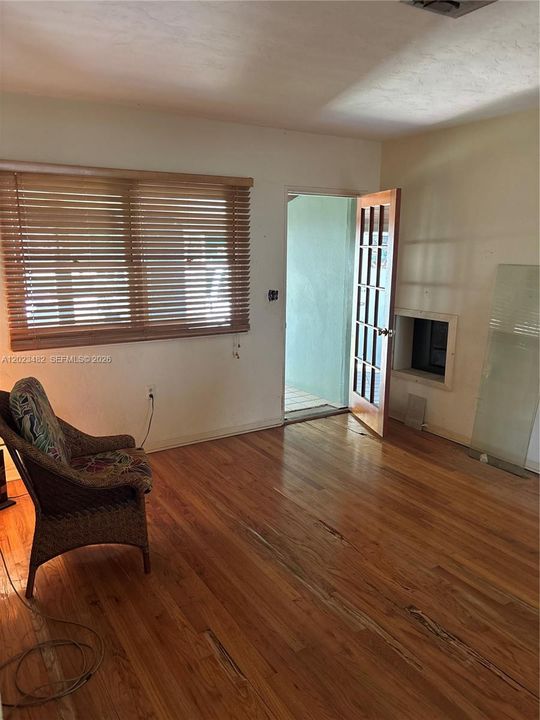 For Sale: $419,000 (2 beds, 1 baths, 1104 Square Feet)