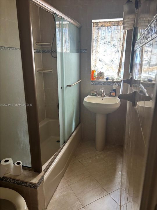 For Sale: $419,000 (2 beds, 1 baths, 1104 Square Feet)