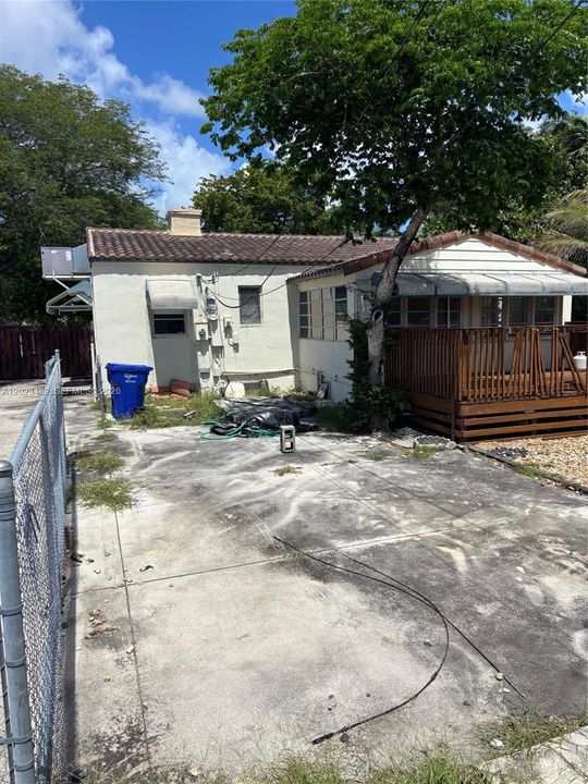 For Sale: $419,000 (2 beds, 1 baths, 1104 Square Feet)