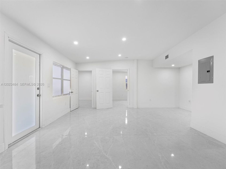 For Sale: $529,900 (4 beds, 3 baths, 1367 Square Feet)