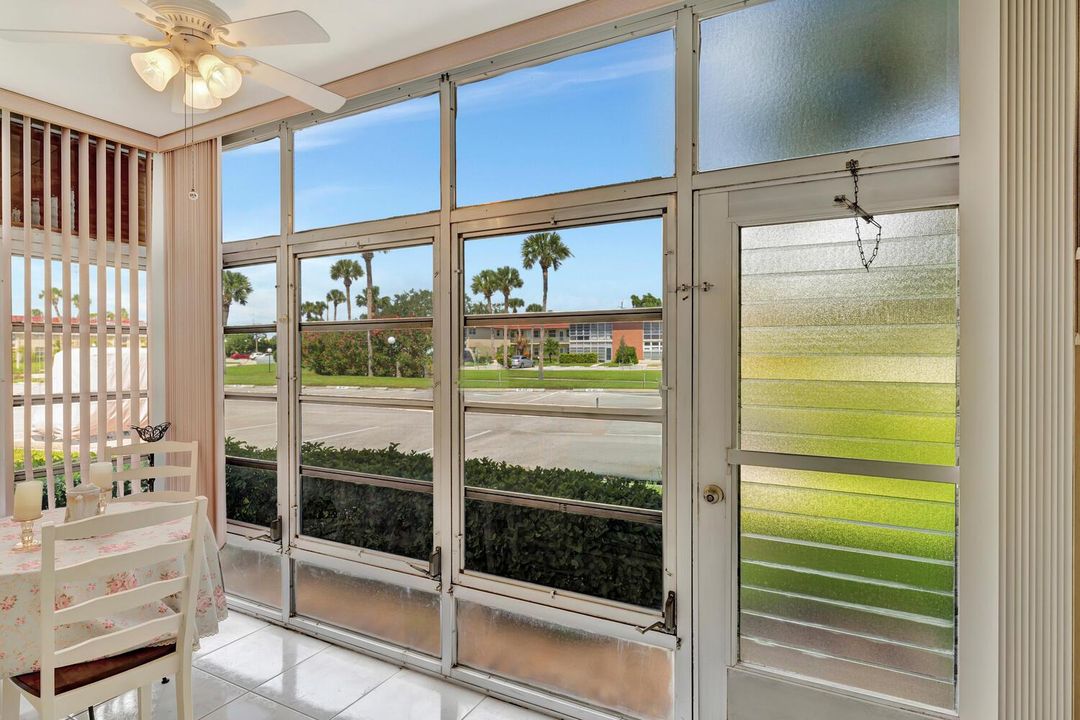 98 Spring Lake Dr Apt 103 Vero-large-018