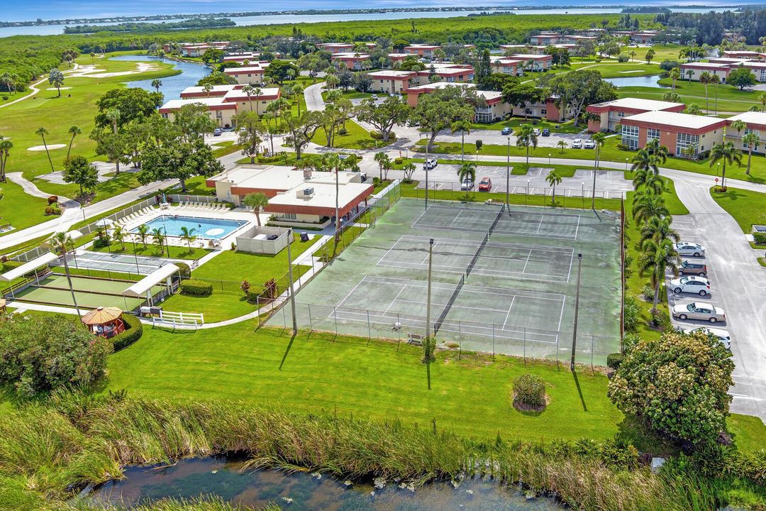 98 Spring Lake Dr Apt 103 Vero-large-028