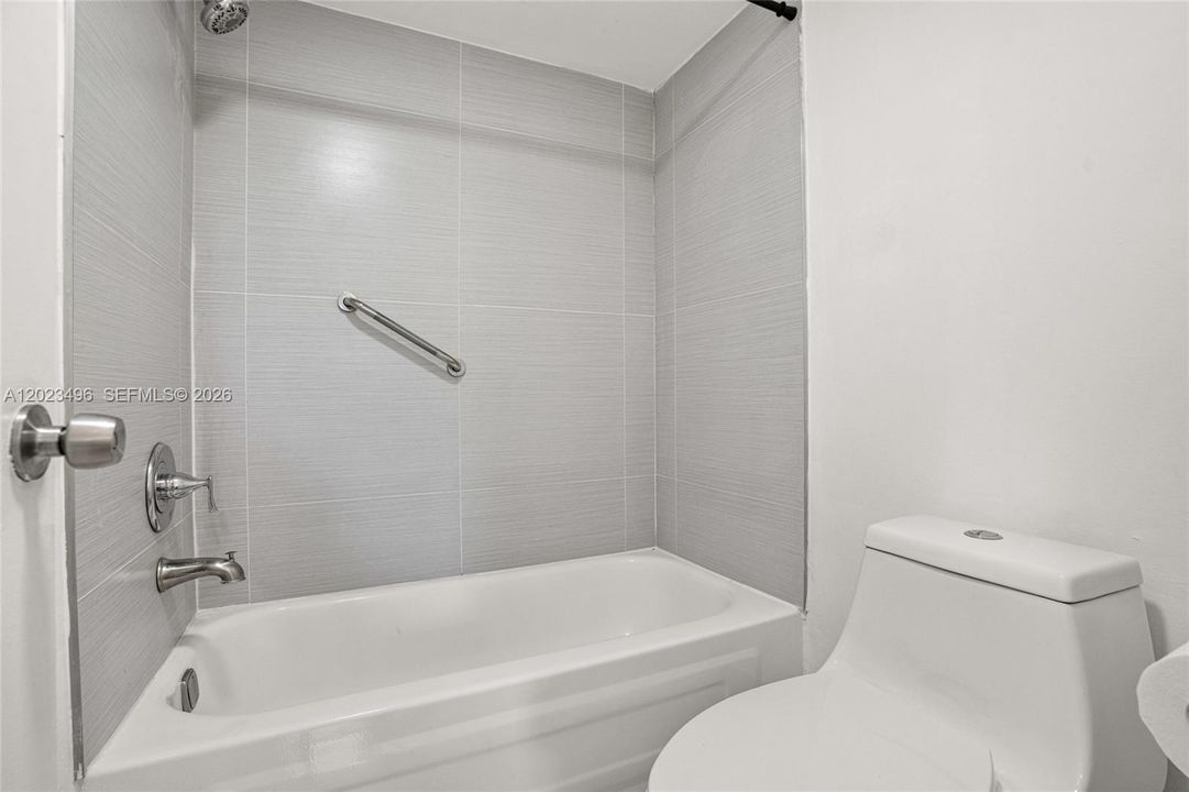 En Venta: $137,900 (2 camas, 2 baños, 950 Pies cuadrados)