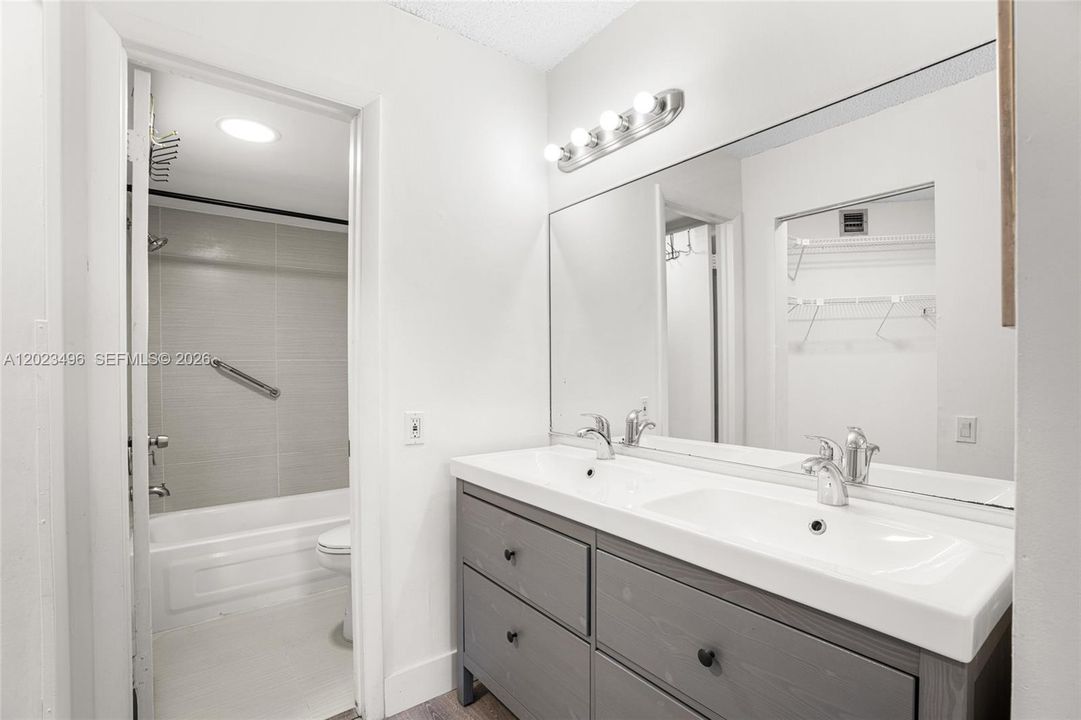 En Venta: $137,900 (2 camas, 2 baños, 950 Pies cuadrados)