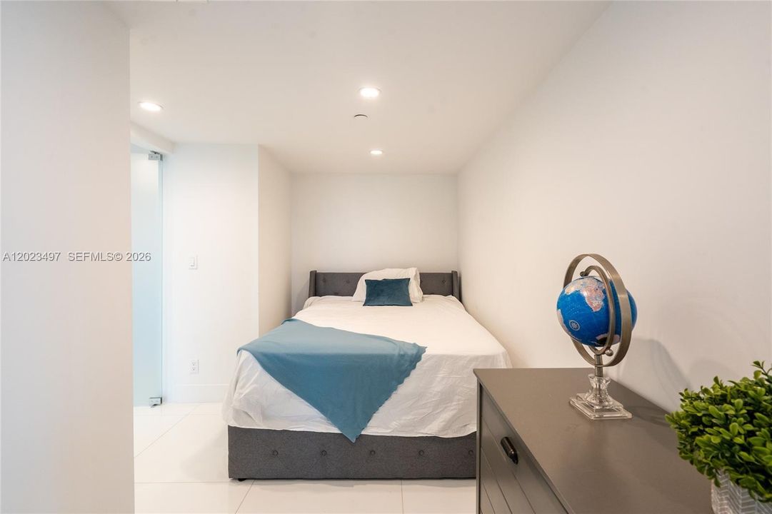 For Rent: $8,500 (3 beds, 2 baths, 1455 Square Feet)