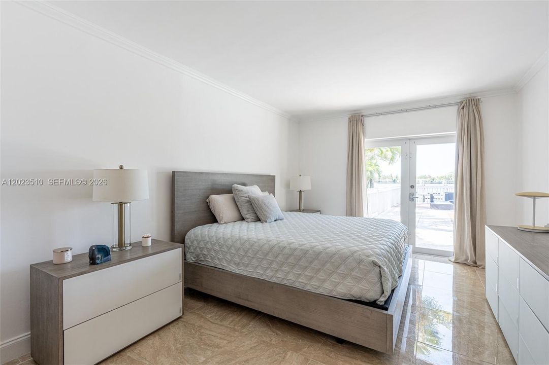 En Renta: $13,000 (4 camas, 3 baños, 3229 Pies cuadrados)