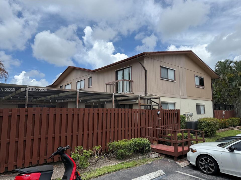 For Rent: $3,200 (3 beds, 2 baths, 1646 Square Feet)
