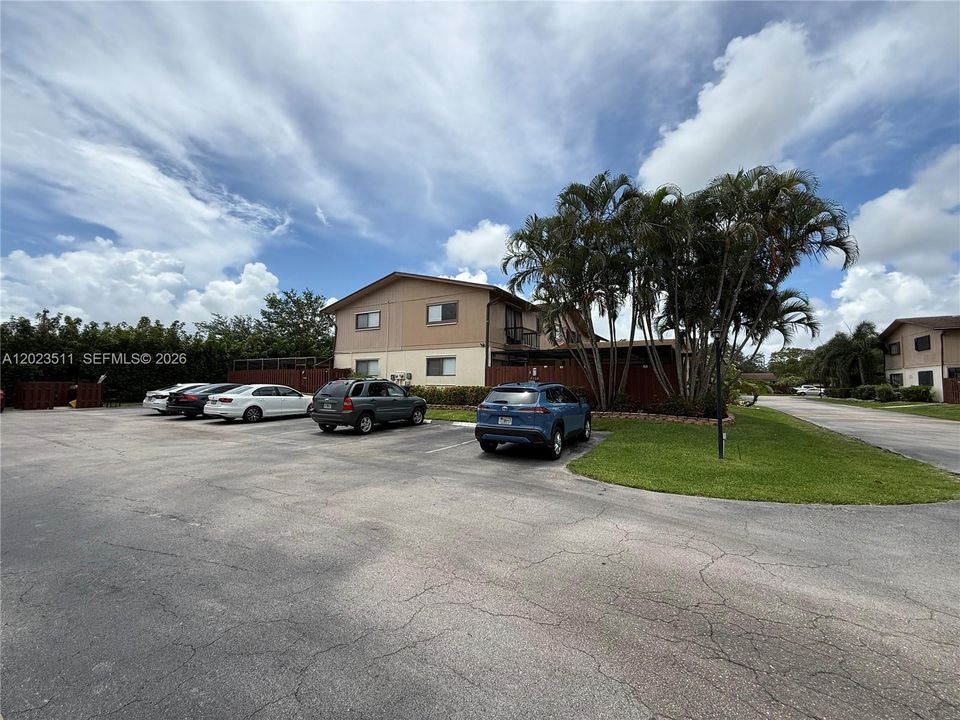 For Rent: $3,200 (3 beds, 2 baths, 1646 Square Feet)