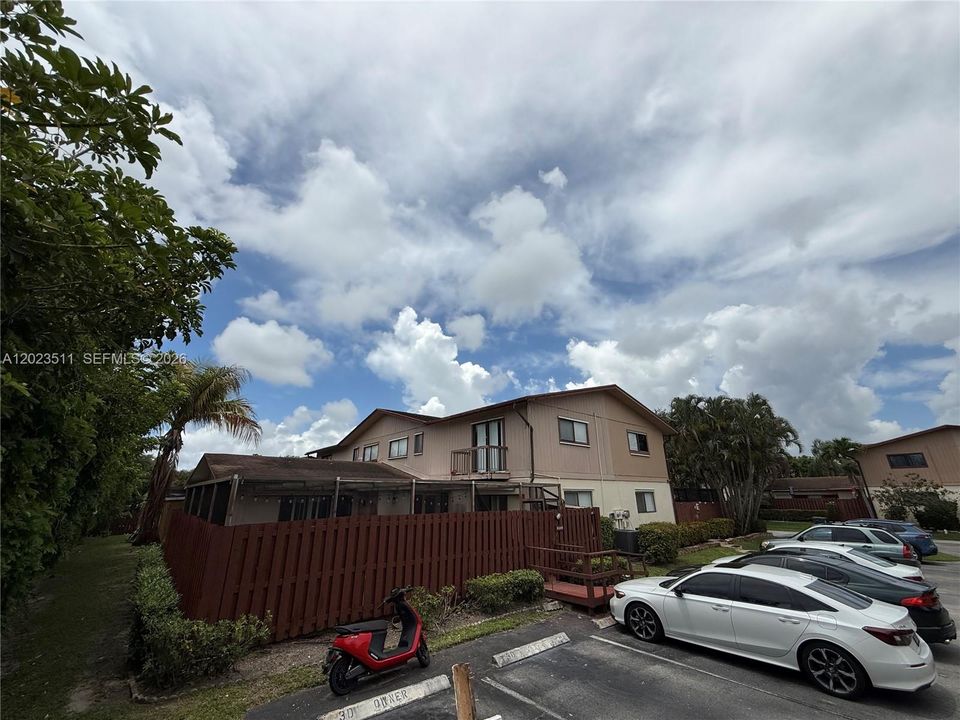 For Rent: $3,200 (3 beds, 2 baths, 1646 Square Feet)