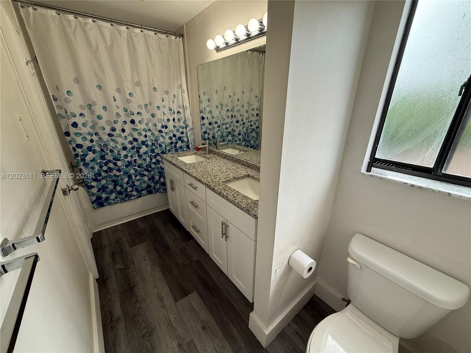 For Rent: $3,200 (3 beds, 2 baths, 1646 Square Feet)