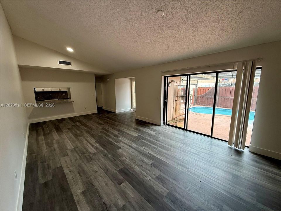 For Rent: $3,200 (3 beds, 2 baths, 1646 Square Feet)