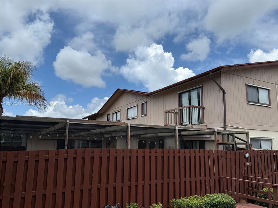 For Rent: $3,200 (3 beds, 2 baths, 1646 Square Feet)