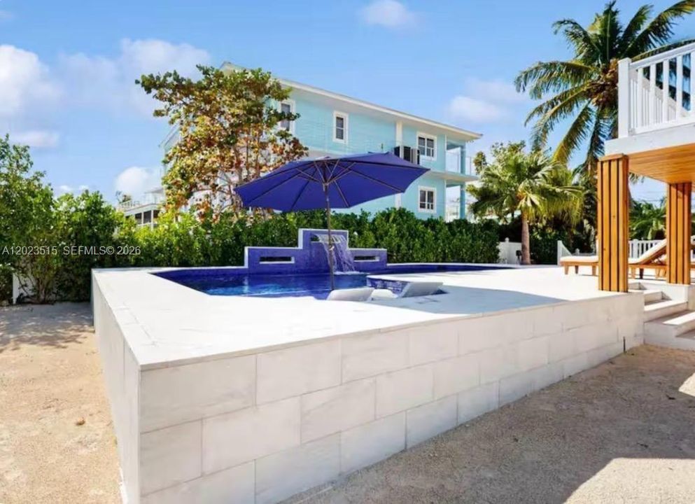For Sale: $2,500,000 (3 beds, 2 baths, 1100 Square Feet)