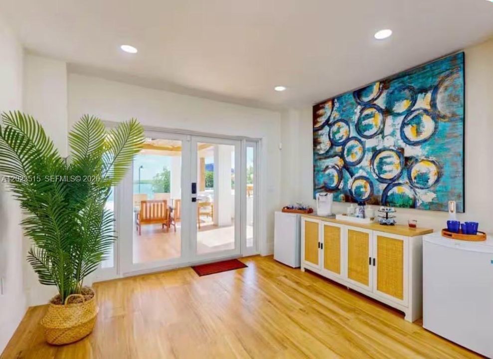 For Sale: $2,500,000 (3 beds, 2 baths, 1100 Square Feet)