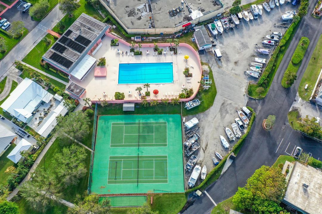 Aerial view/ clubhouse