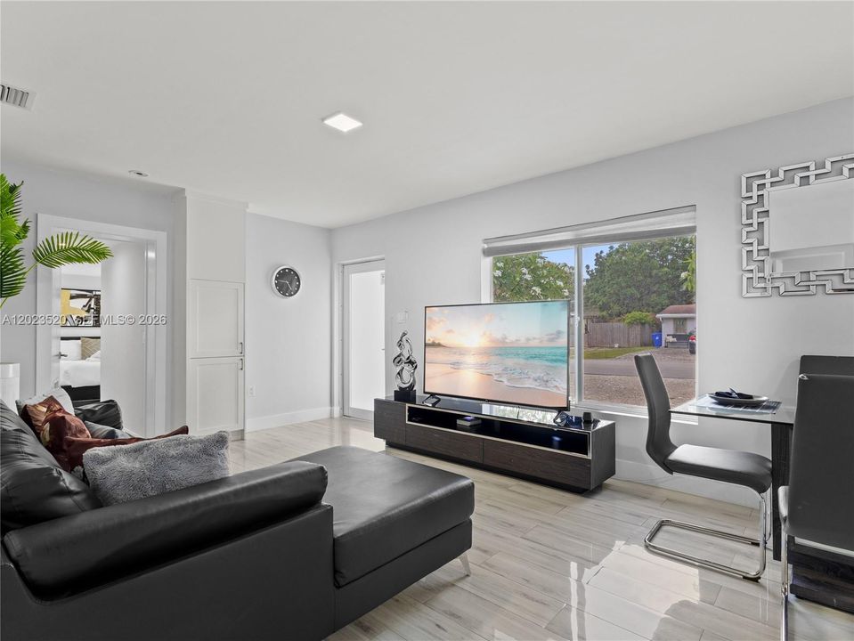 For Rent: $4,500 (3 beds, 2 baths, 968 Square Feet)