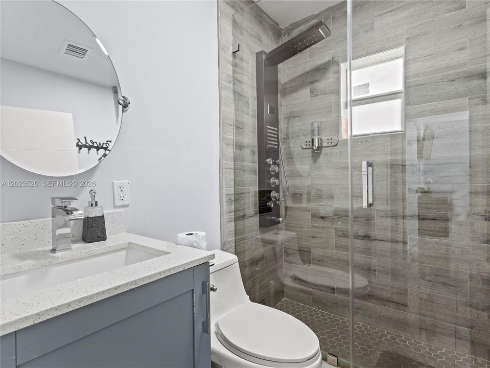 For Rent: $4,500 (3 beds, 2 baths, 968 Square Feet)
