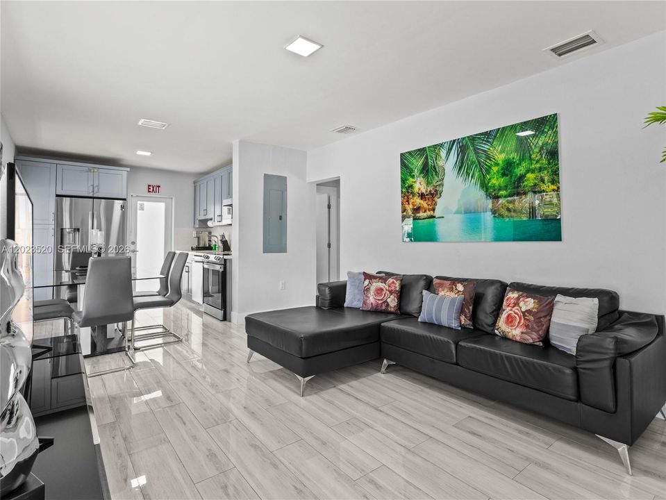 For Rent: $4,500 (3 beds, 2 baths, 968 Square Feet)