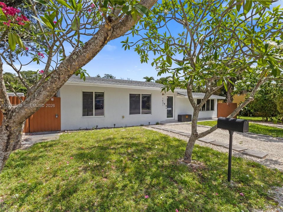 For Rent: $4,500 (3 beds, 2 baths, 968 Square Feet)