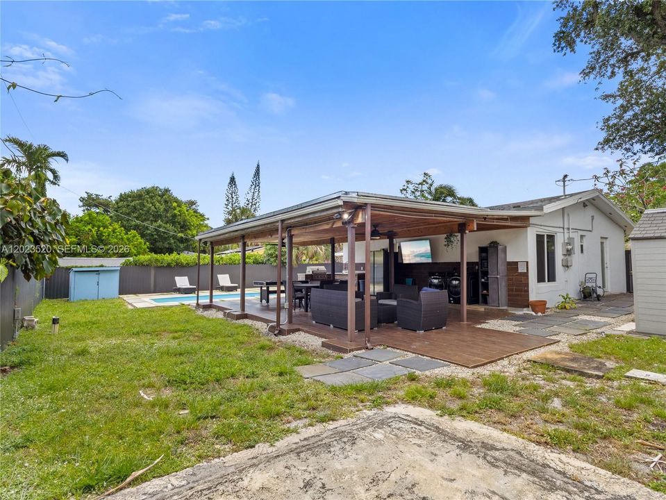 For Rent: $4,500 (3 beds, 2 baths, 968 Square Feet)