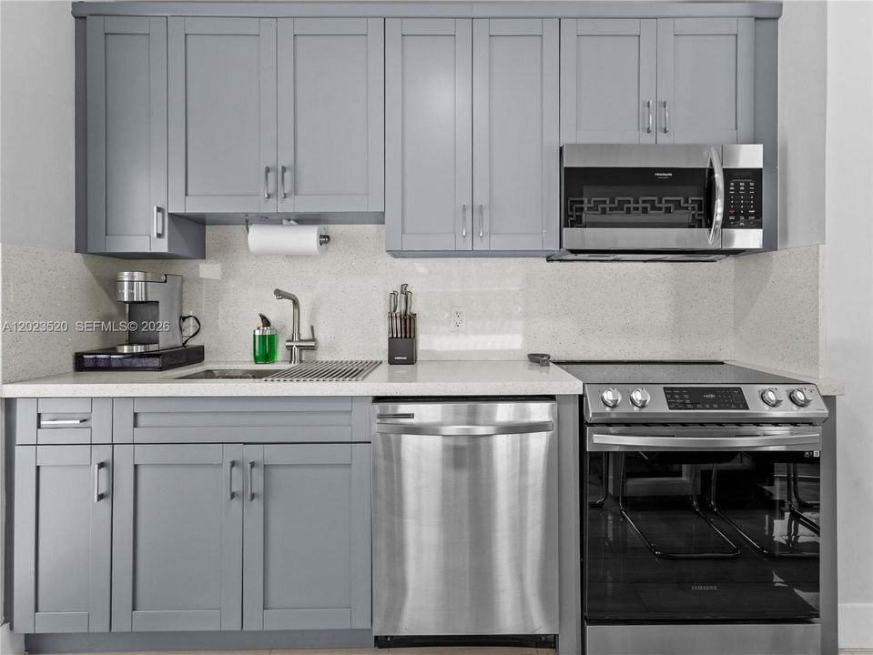 For Rent: $4,500 (3 beds, 2 baths, 968 Square Feet)