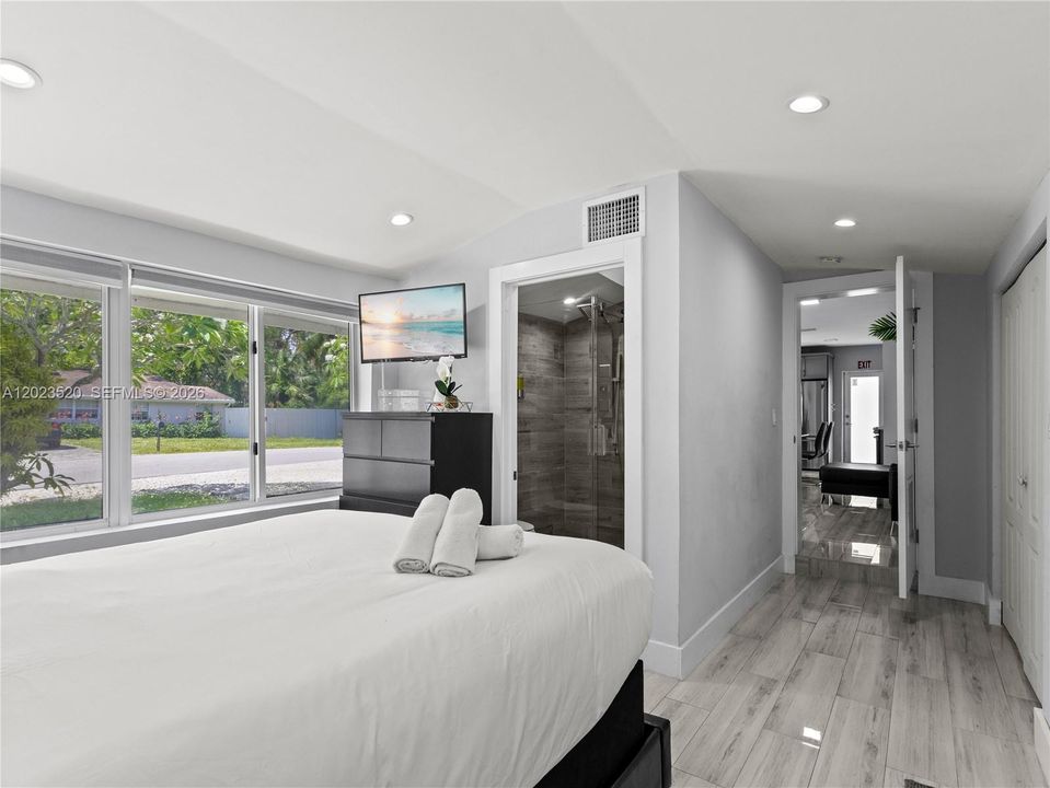 For Rent: $4,500 (3 beds, 2 baths, 968 Square Feet)