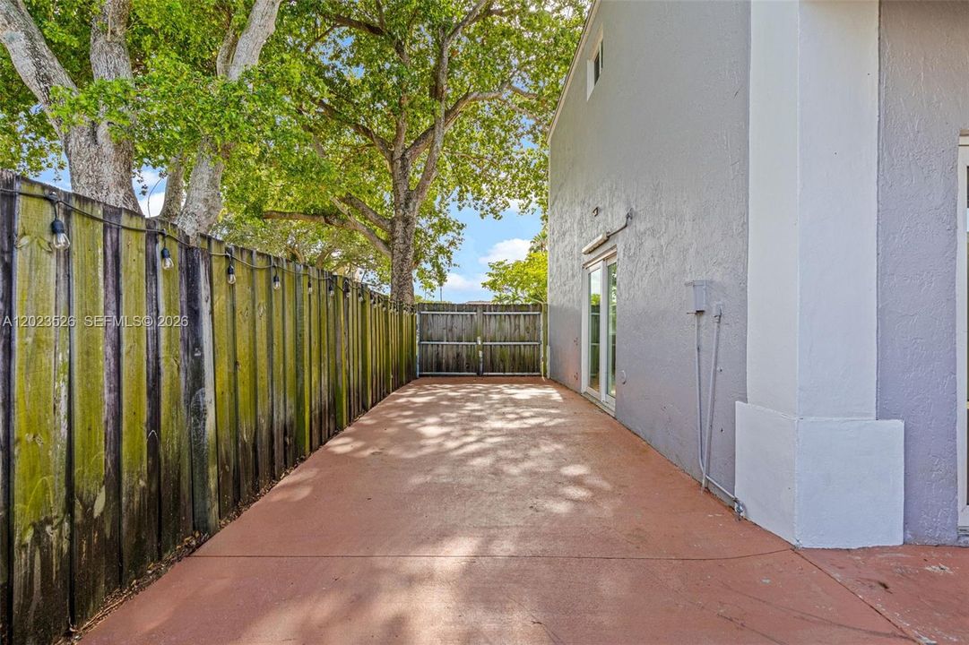 For Sale: $525,000 (4 beds, 2 baths, 2026 Square Feet)