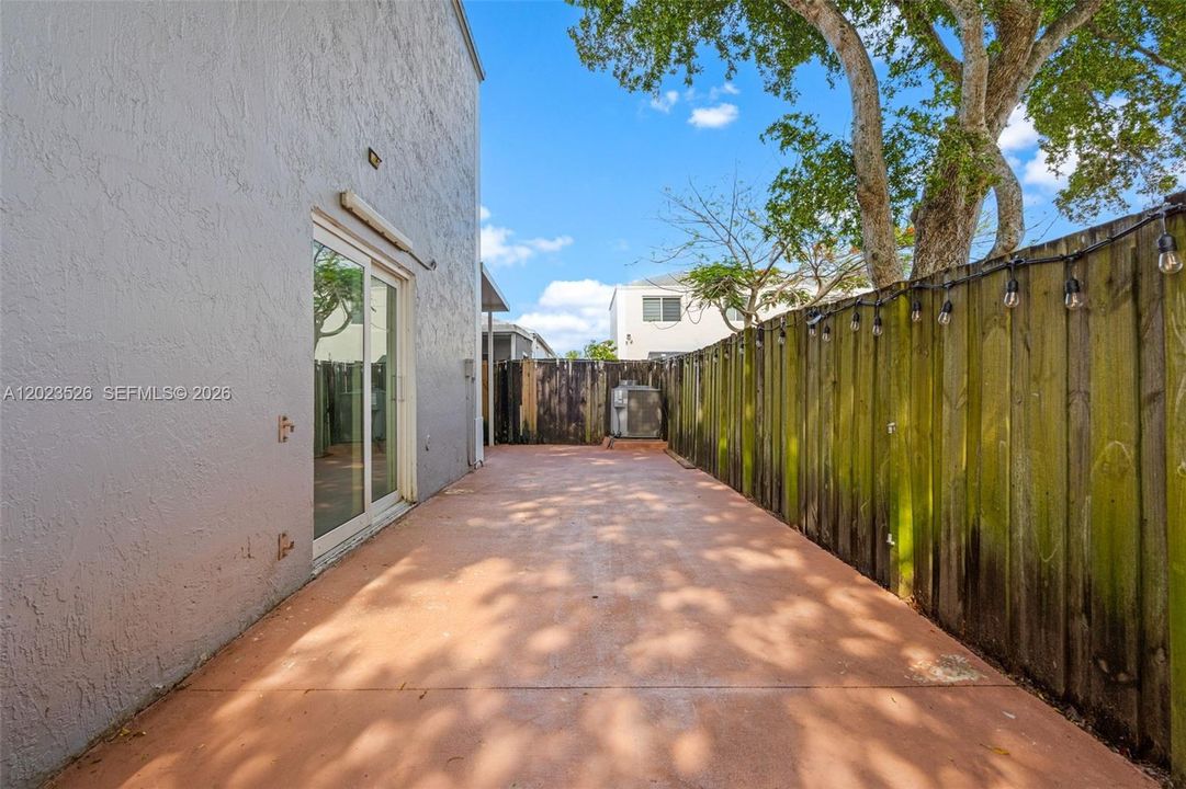 For Sale: $525,000 (4 beds, 2 baths, 2026 Square Feet)