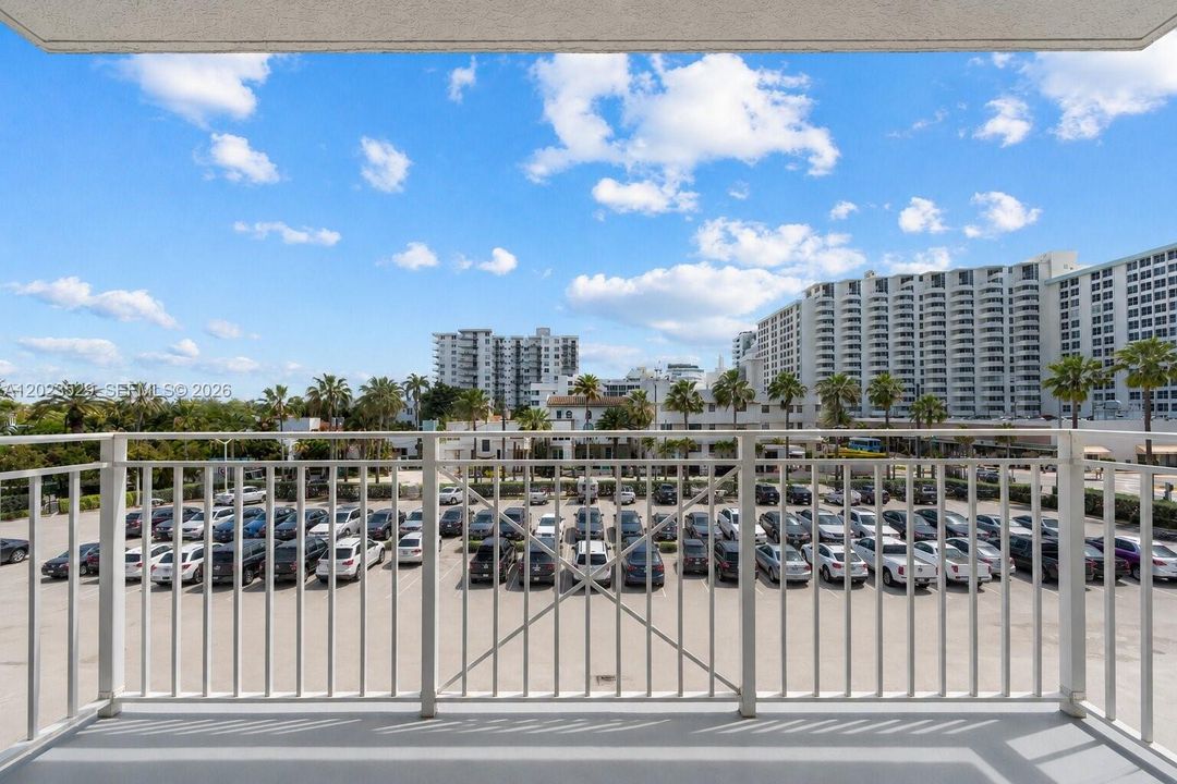 For Sale: $475,000 (2 beds, 2 baths, 1020 Square Feet)