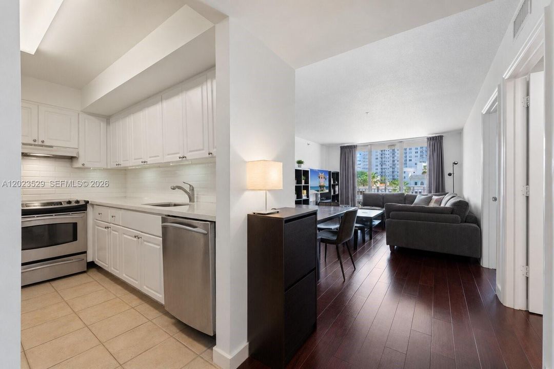 For Sale: $475,000 (2 beds, 2 baths, 1020 Square Feet)
