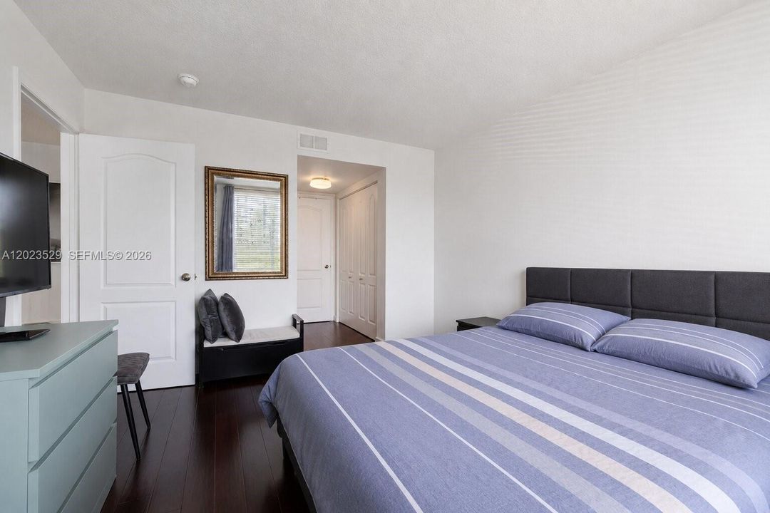For Sale: $475,000 (2 beds, 2 baths, 1020 Square Feet)