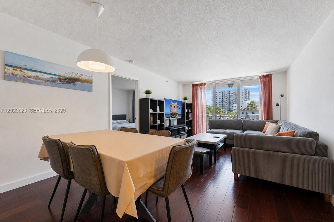 For Sale: $475,000 (2 beds, 2 baths, 1020 Square Feet)
