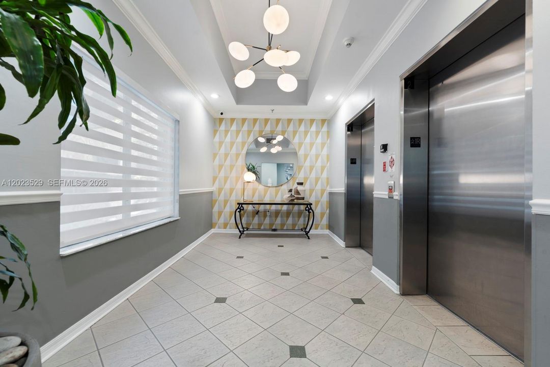 For Sale: $475,000 (2 beds, 2 baths, 1020 Square Feet)