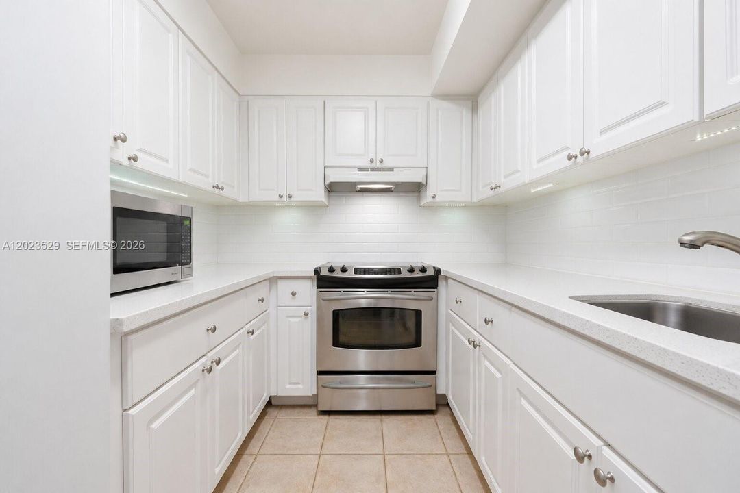For Sale: $475,000 (2 beds, 2 baths, 1020 Square Feet)