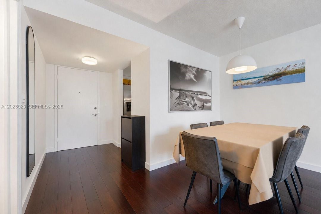 For Sale: $475,000 (2 beds, 2 baths, 1020 Square Feet)