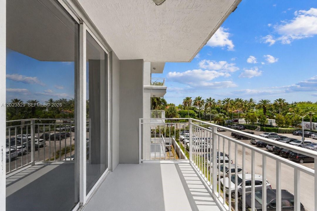 For Sale: $475,000 (2 beds, 2 baths, 1020 Square Feet)