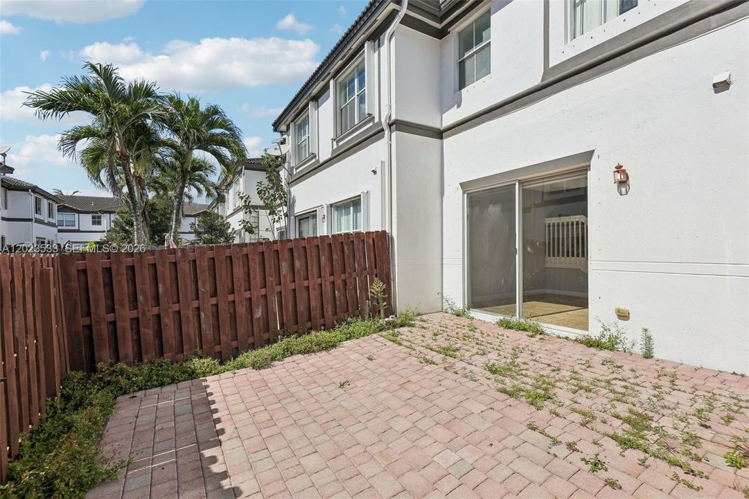 На продажу: $570,000 (3 спален, 2 ванн, 1520 Квадратных фут)
