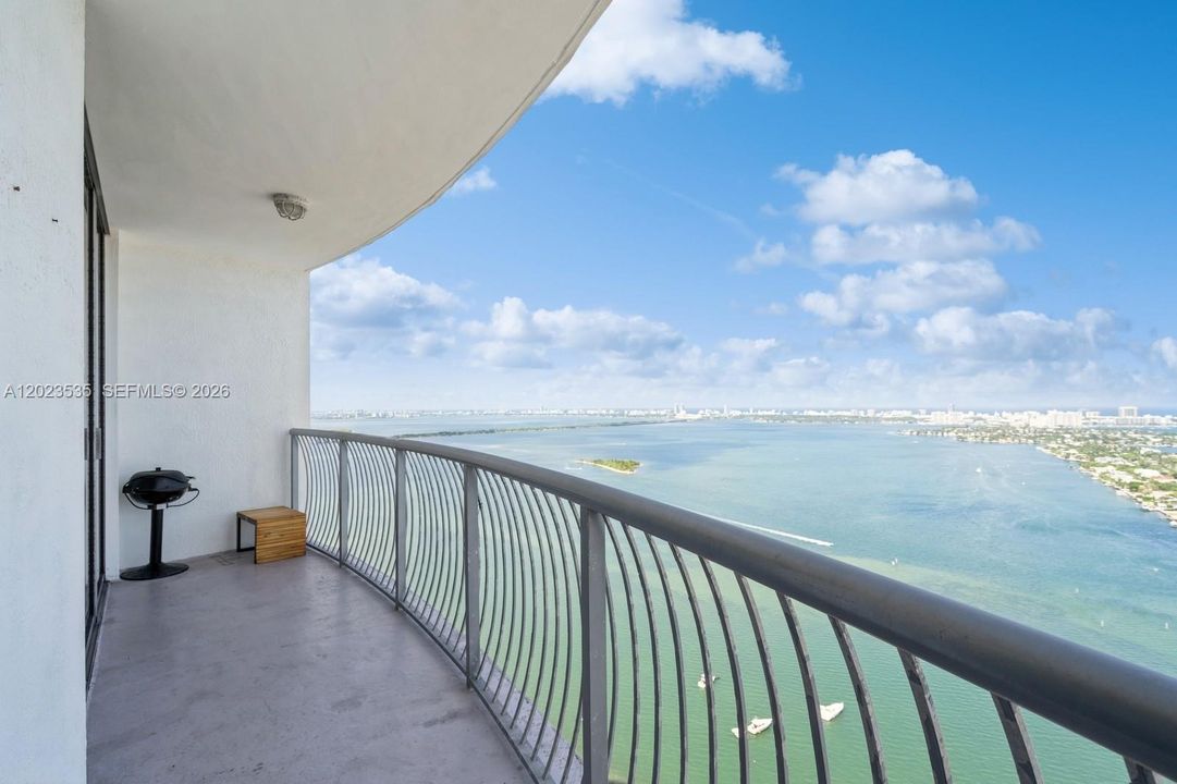 En Venta: $555,000 (2 camas, 2 baños, 1048 Pies cuadrados)
