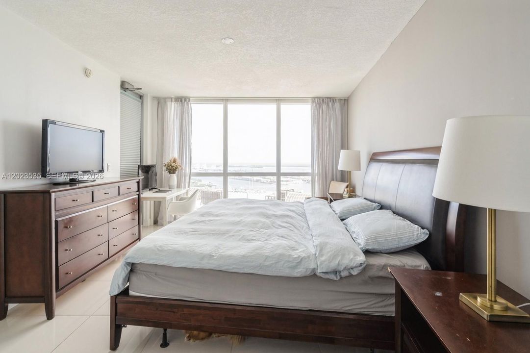 En Venta: $555,000 (2 camas, 2 baños, 1048 Pies cuadrados)