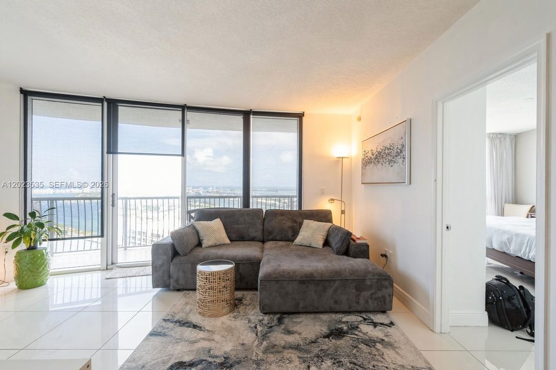 En Venta: $555,000 (2 camas, 2 baños, 1048 Pies cuadrados)