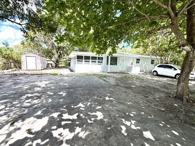 Active With Contract: $595,000 (5 beds, 2 baths, 1326 Square Feet)