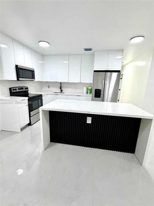 Active With Contract: $595,000 (5 beds, 2 baths, 1326 Square Feet)