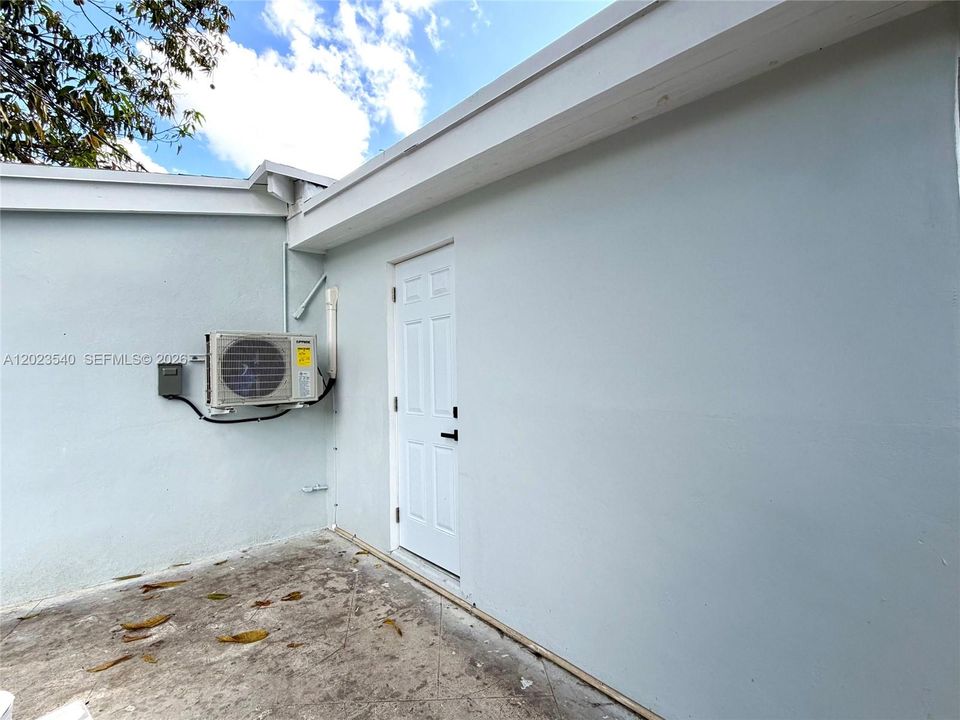Active With Contract: $595,000 (5 beds, 2 baths, 1326 Square Feet)
