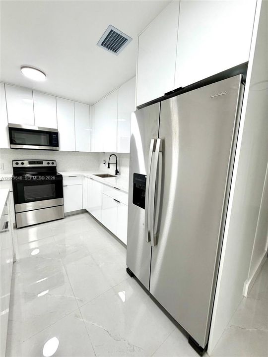 Active With Contract: $595,000 (5 beds, 2 baths, 1326 Square Feet)