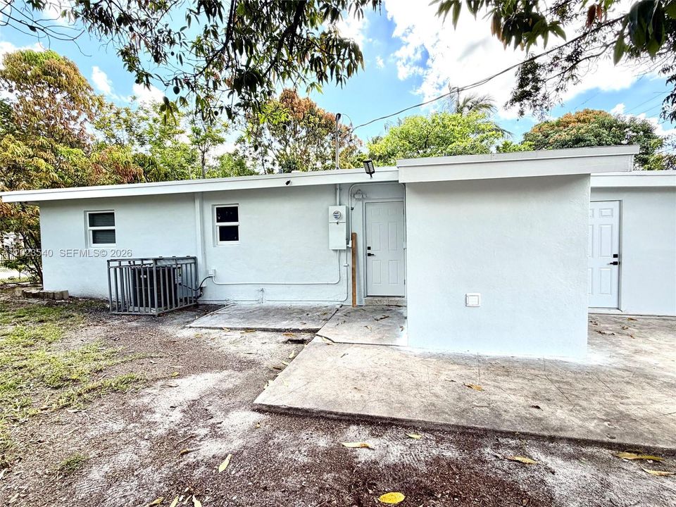 Active With Contract: $595,000 (5 beds, 2 baths, 1326 Square Feet)