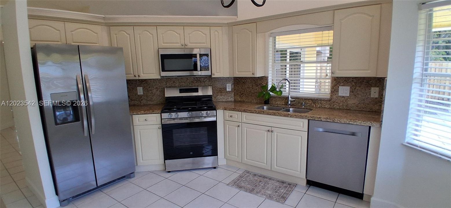 For Rent: $3,700 (3 beds, 2 baths, 1382 Square Feet)