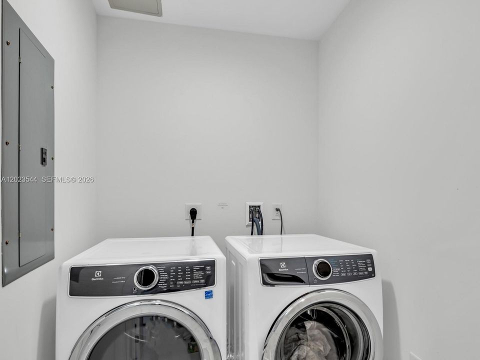 En Renta: $15,000 (3 camas, 4 baños, 2204 Pies cuadrados)