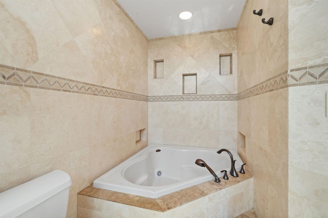 39-web-or-mls-11220 NW 2nd Manor Coral S