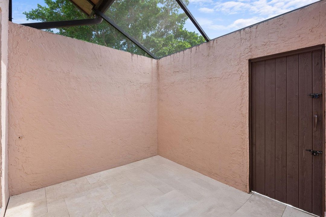 40-web-or-mls-11220 NW 2nd Manor Coral S